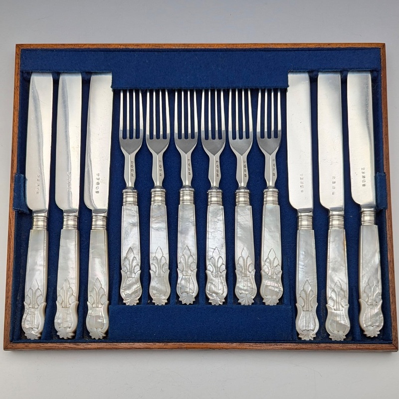 Circa 1860 British antique carved mother-of-pearl handle dessert cutlery 6 pairs TBNA with tray