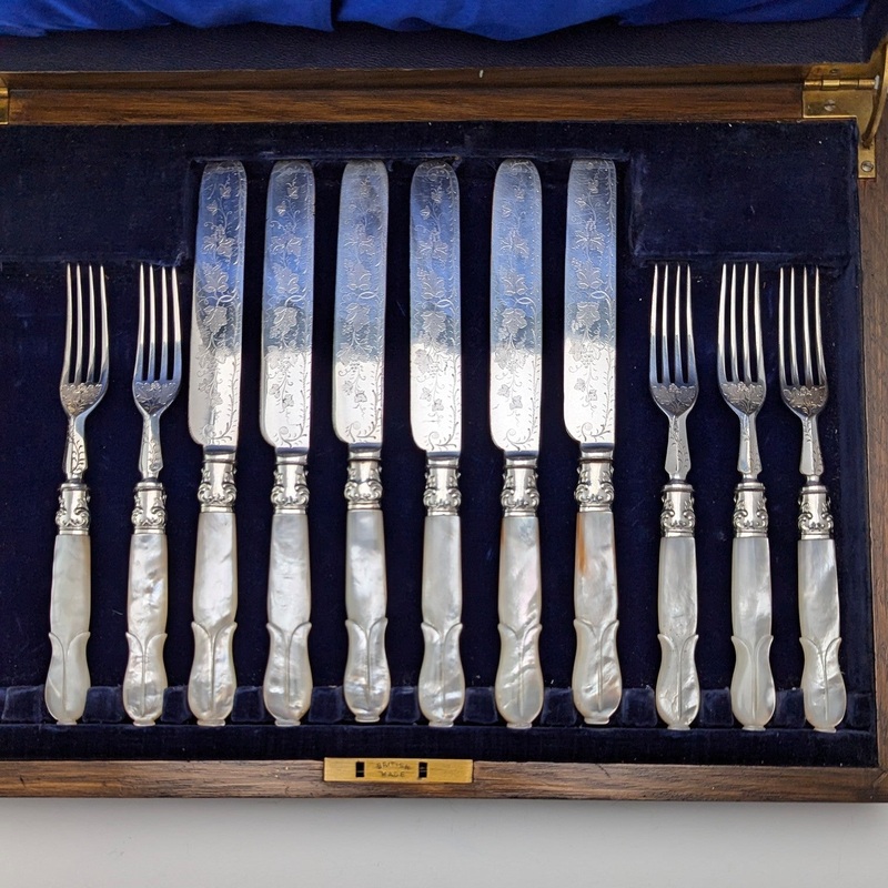Circa 1890 British antique white mother-of-pearl handle dessert cutlery set of 5.5 in wooden box