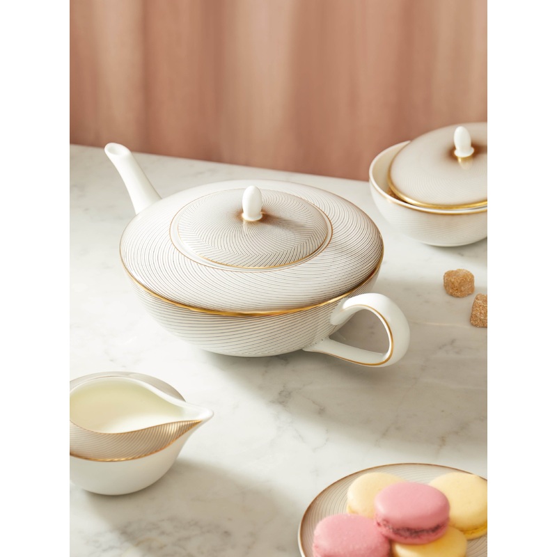 Oskar Porcelain Teapot