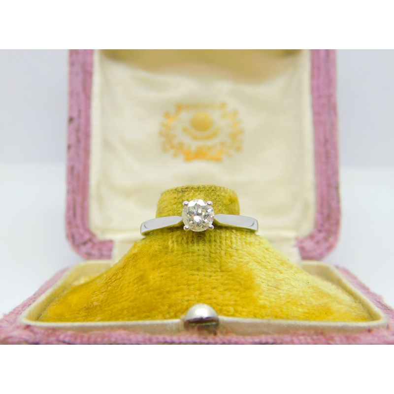 18ct White Gold & 0.5ct Diamond Set Solitaire Engagement Ring Sheffield c2000