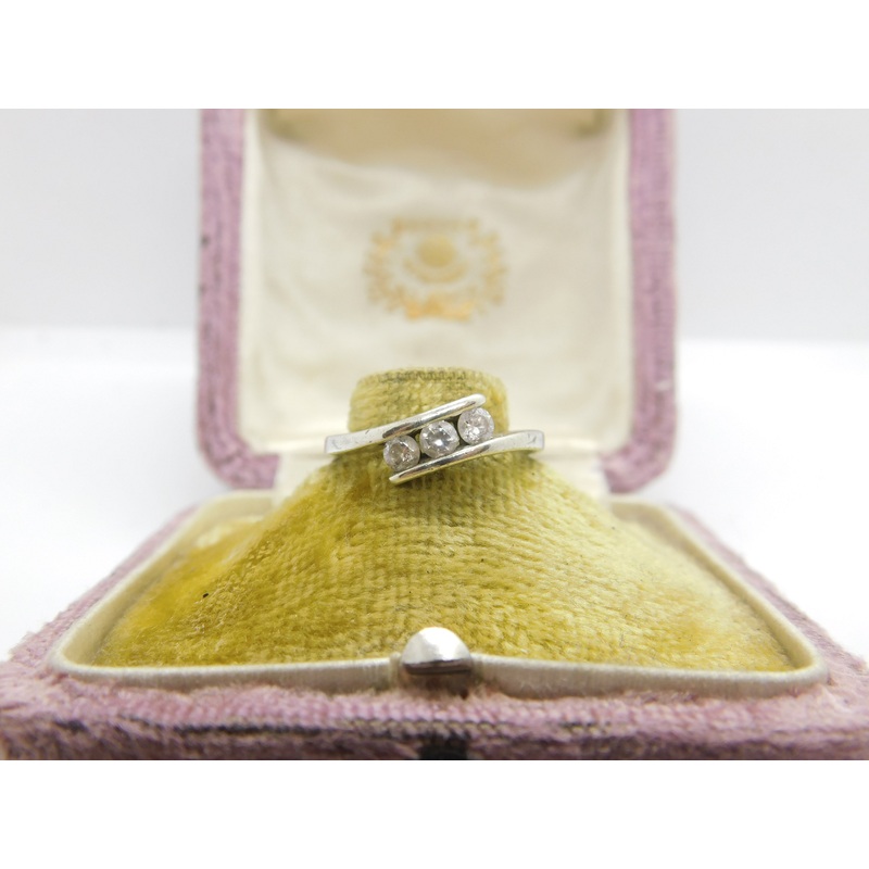 9ct White Gold & Diamond Paste Crossover Ring Vintage c1980 Sheffield