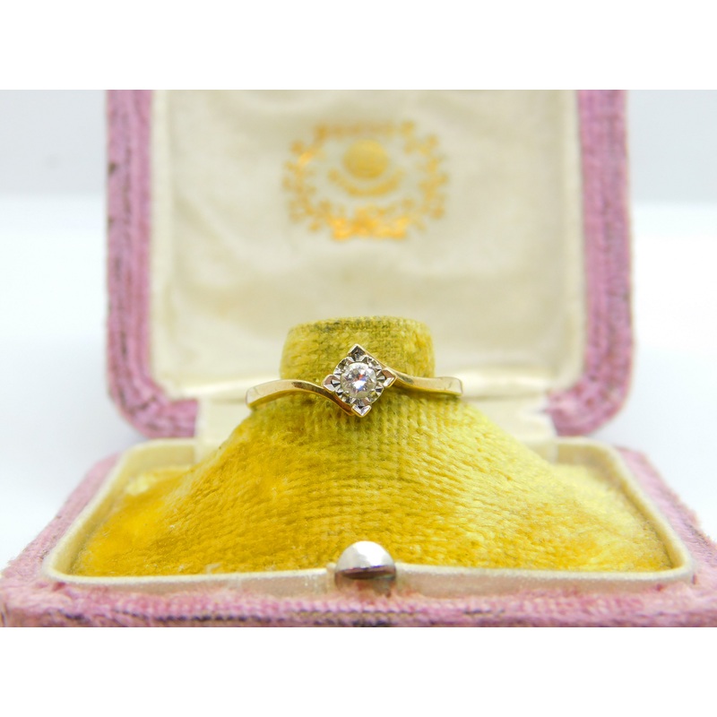 9ct Yellow Gold & 0.1ct Diamond Solitaire Ring Antique c1940 Art Deco
