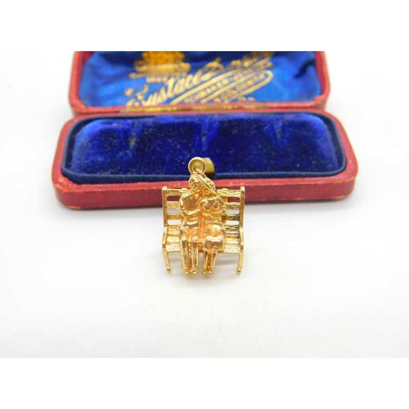 9ct Yellow Gold Articulated Loving Couple on the Bench Charm Vintage c1970