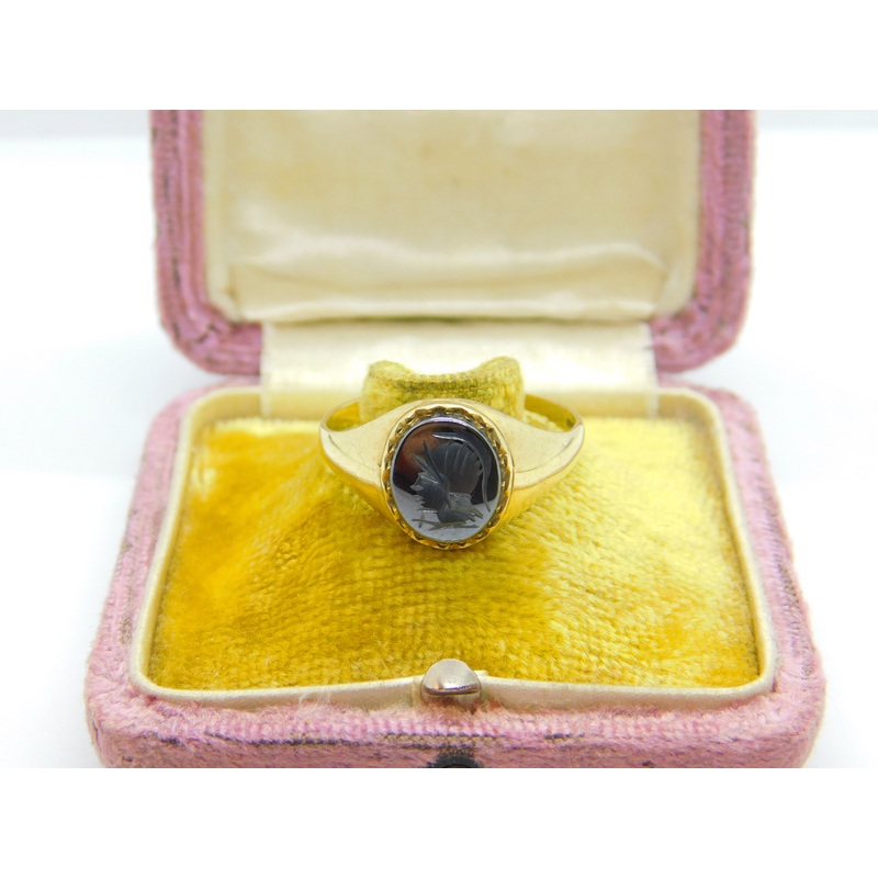 9ct Yellow Gold & Carved Haematite Centurion Intaglio Signet Ring 1990 Birmingha