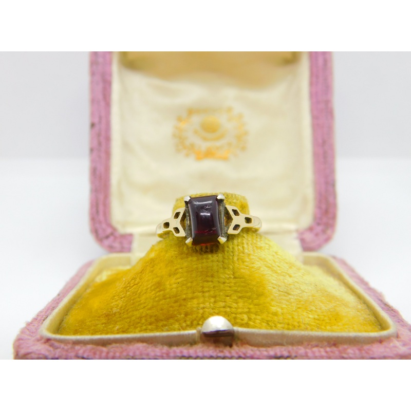 9ct Yellow Gold & Cushion Cut Bohemian Garnet Ring Antique c1920 Art Deco