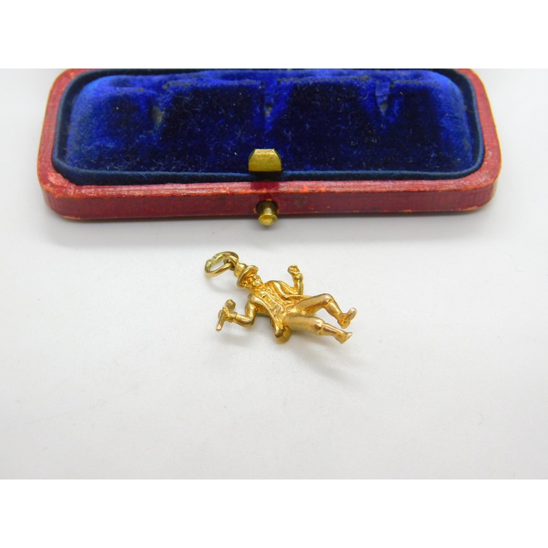 9ct Yellow Gold Pied Piper of Hamelin Charm Pendant Vintage c1970