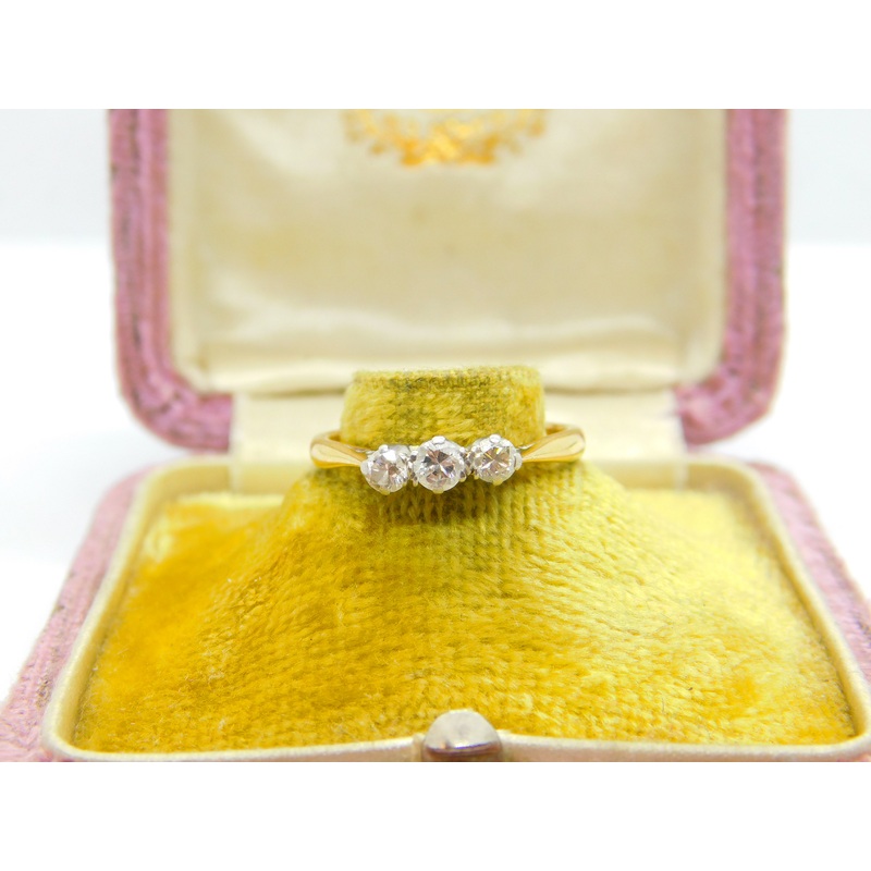Victorian 18ct Yellow Gold & 0.25ct Set Diamond Ring Antique c1900