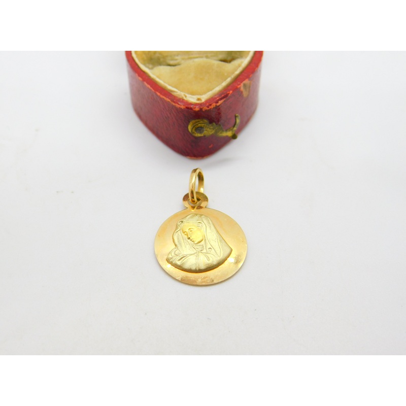 18ct Yellow Gold Religious Madonna Mary Charm or Pendant Vintage c1960