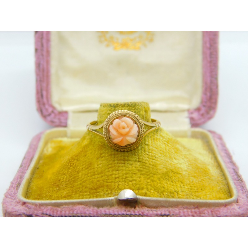 9ct Yellow Gold & Carved Coral Floral Band Ring 1981 Birmingham Vintage