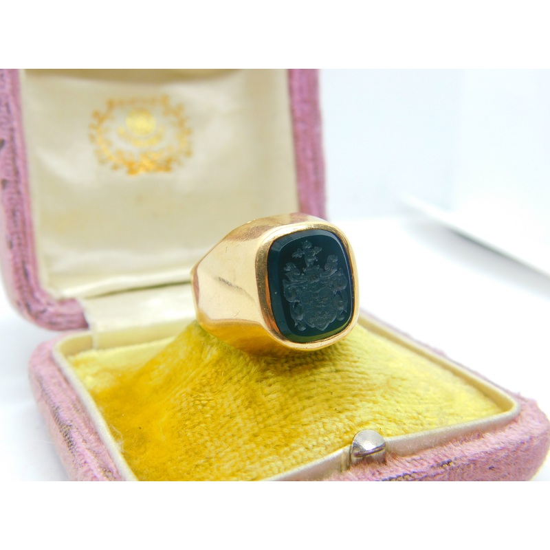 Czech 14ct Yellow Gold Carved Bloodstone Intaglio Heraldic Signet Ring Victorian c1860