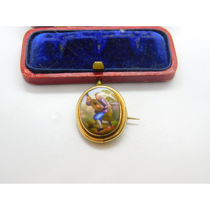 Edwardian 9ct Yellow Gold Brooch with Painted Porcelain Lute Player c1910