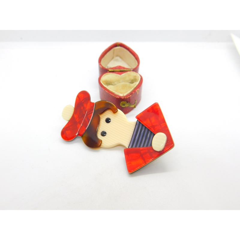 Lady in Beret Lea Stein Paris Brooch Pin Vintage c1960