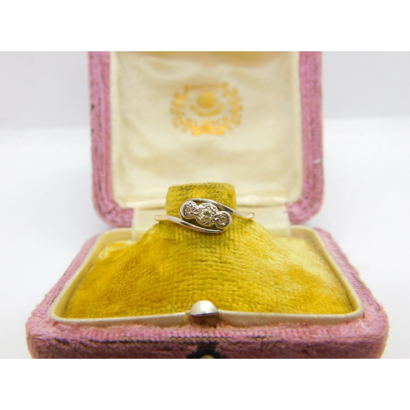 Victorian 18ct Gold & 0.1ct Diamond Crossover Ring Antique c1880 Size O 1/2 UK