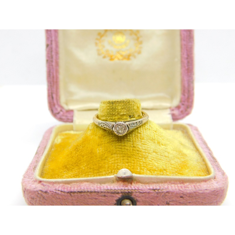 18ct Gold & Platinum Set 0.1ct Diamond Solitaire Ring Antique c1920 Art Deco
