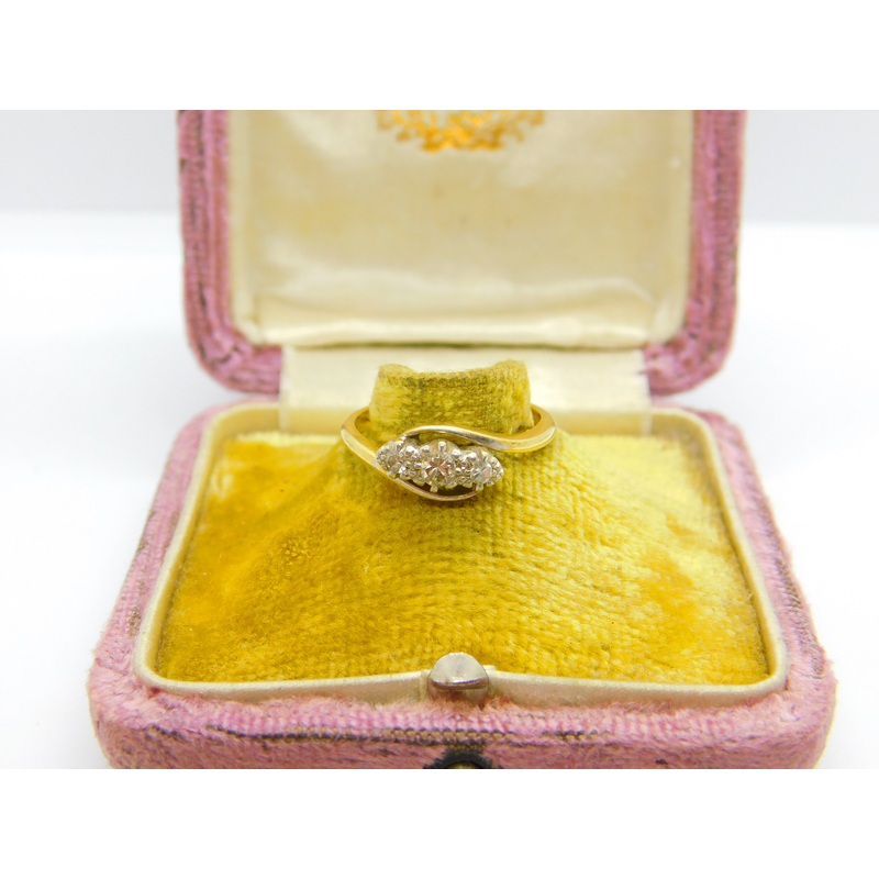 Victorian 18ct Yellow Gold & 0.2ct Diamond Crossover Ring Antique c1890