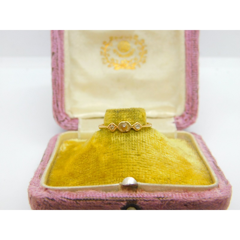 Victorian 18ct Yellow Gold, Diamond & Pearl Set Mourning Ring Antique c1880