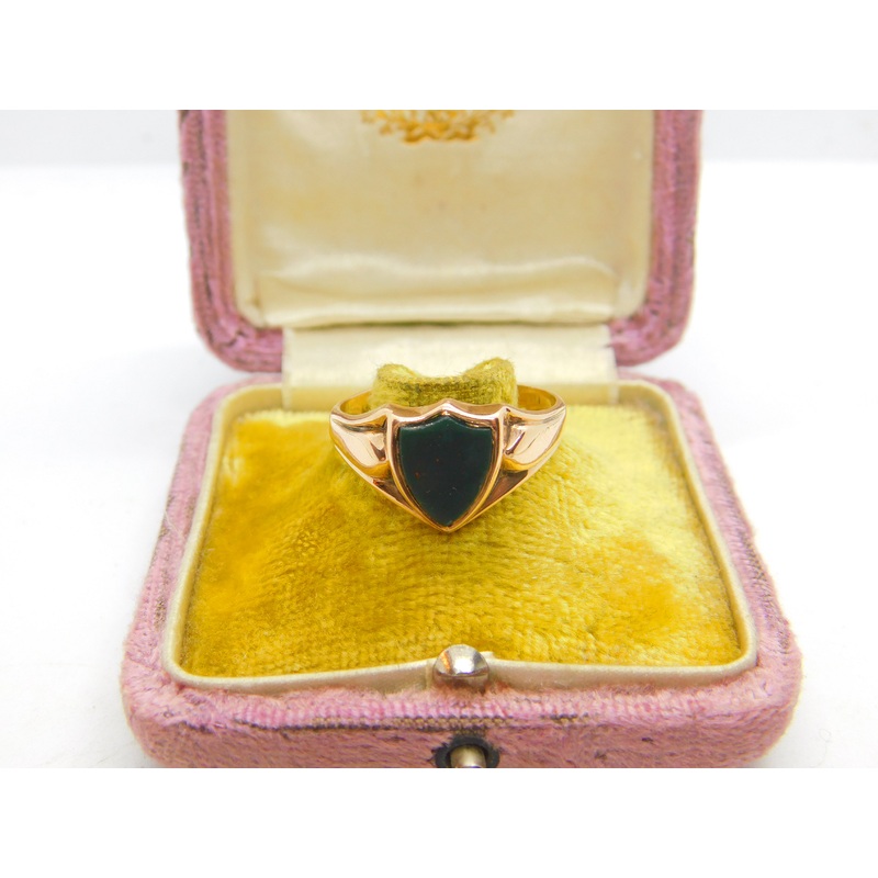 Victorian 9ct Gold Carved Shield Bloodstone Set Signet Ring 1891 Birmingham