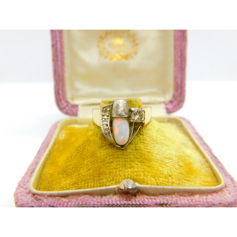 18ct Gold, Platinum, Palladium Set Cabochon Opal & Diamond Dress Ring Antique