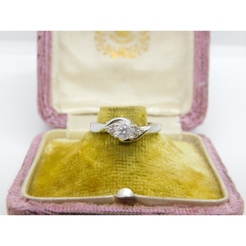 18ct White Gold & 0.4ct Diamond Crossover Ring Vintage c1970 Size K 1/2 UK