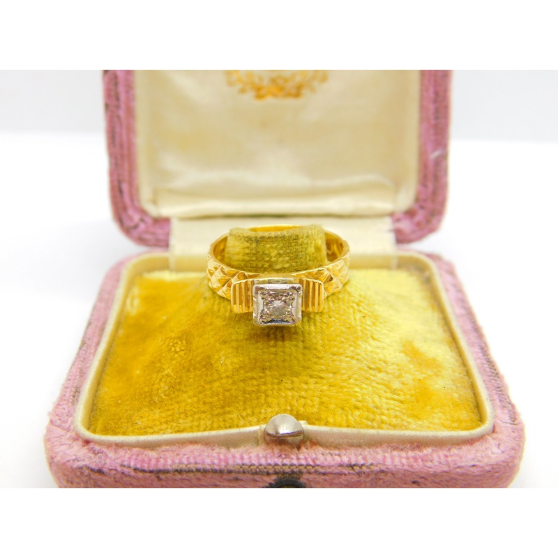 18ct Yellow Gold 0.2ct Diamond Pineapple Pattern Solitaire Ring 1970 London