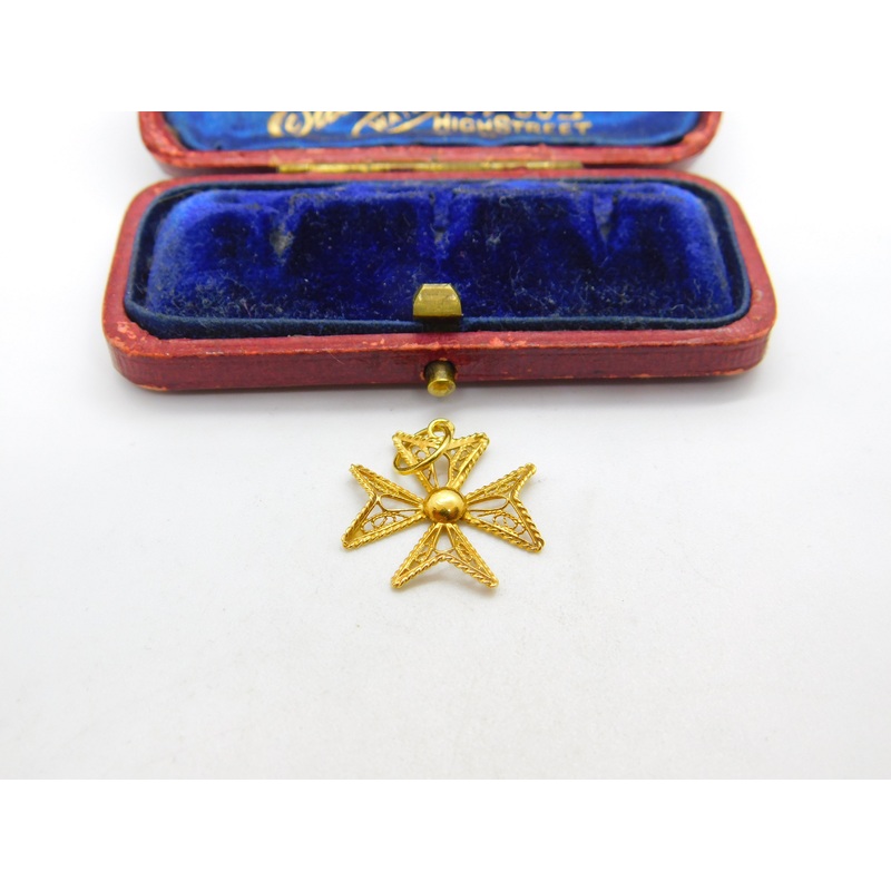 18ct Yellow Gold Filigree Form Maltese Cross Pendant Antique c1940 Art Deco