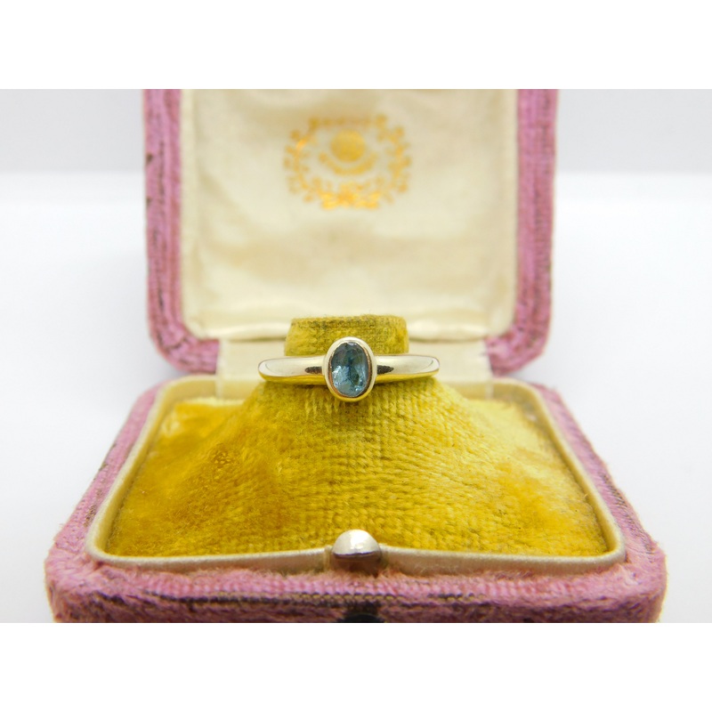 9ct White Gold & Blue Imperial Topaz Solitaire Ring Vintage c1990 Birmingham