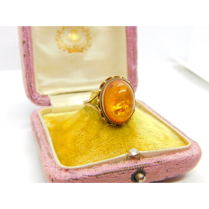 9ct Yellow Gold Cabochon Pressed Amber Signet Ring 1970 Birmingham Vintage