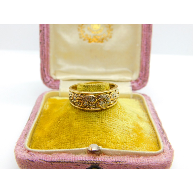 9ct Yellow Gold Floral Pattern 0.1ct Diamond Set Band Ring Vintage c1970
