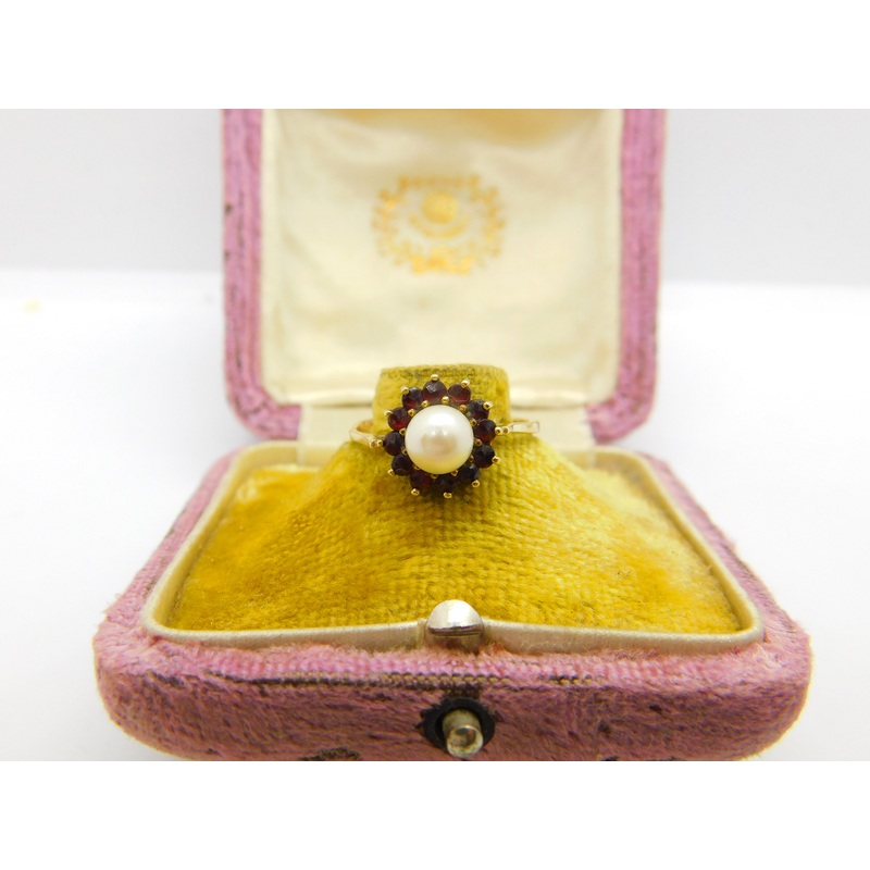 9ct Yellow Gold, Pearl & Garnet Flanked Floral Cluster Ring Vintage c1970
