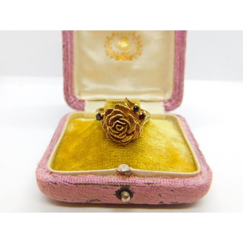9ct Yellow Gold Rose Flower Band Ring with Garnets Vintage 1972 London