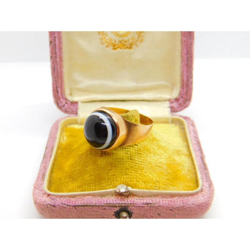 Georgian 12ct Gold Bulls Eye Agate Mourning Ring 'Charles Williams Ob. 1799, Aged 84' Antique