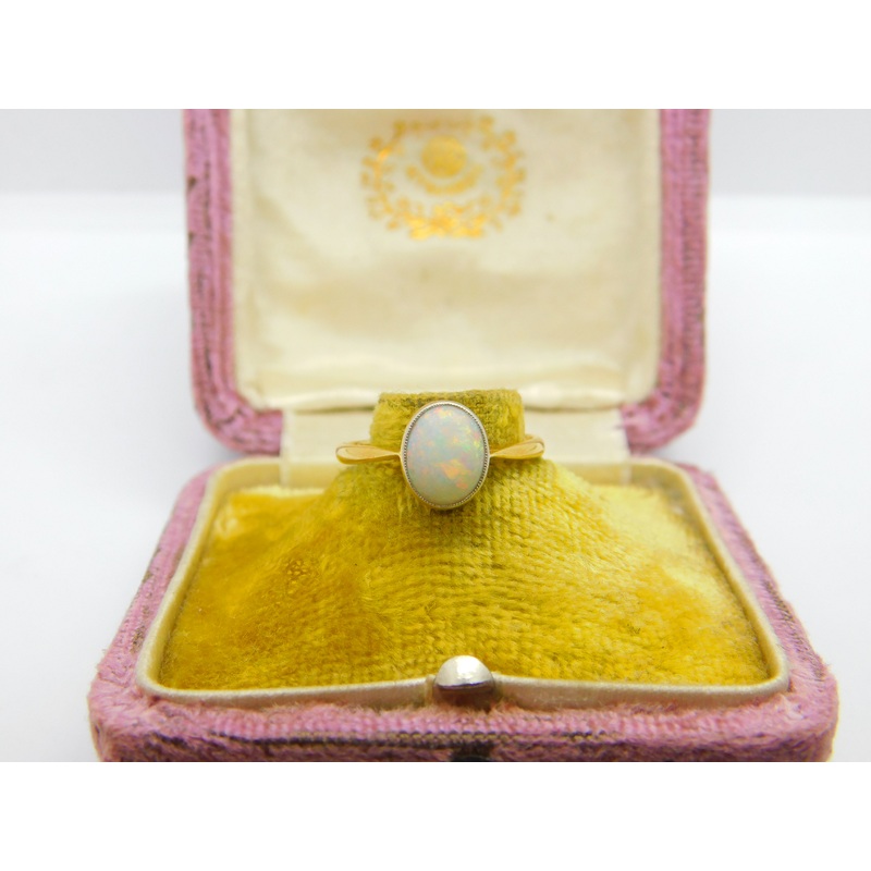 Victorian 18ct Yellow Gold Cabochon Ethiopian Opal Band Ring Antique c1880
