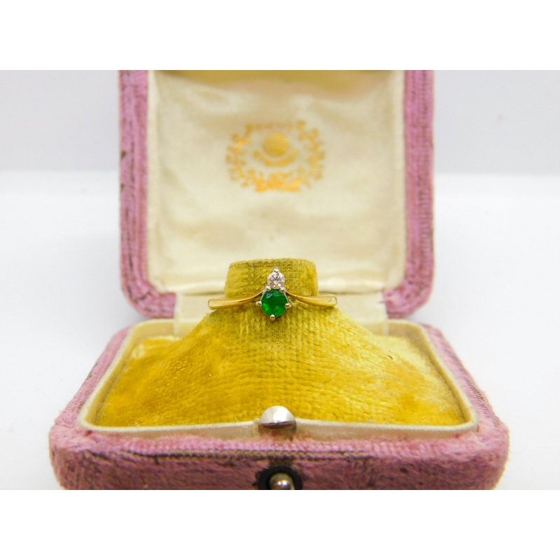 18ct Yellow Gold, Emerald & Diamond Pear Set Ring Vintage 1980 London