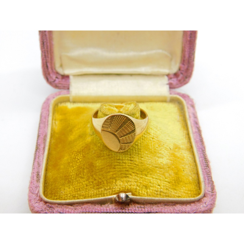 9ct Yellow Gold Essential Rising Sun Pattern Signet Ring Vintage 1966 London