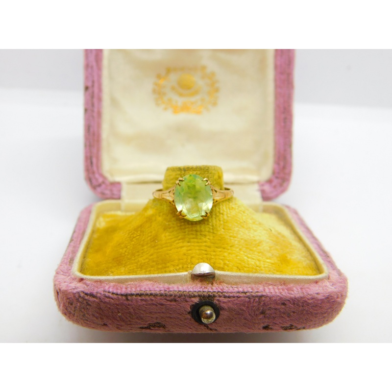 9ct Yellow Gold & Green Peridot Set Signet Ring 1972 Birmingham Vintage