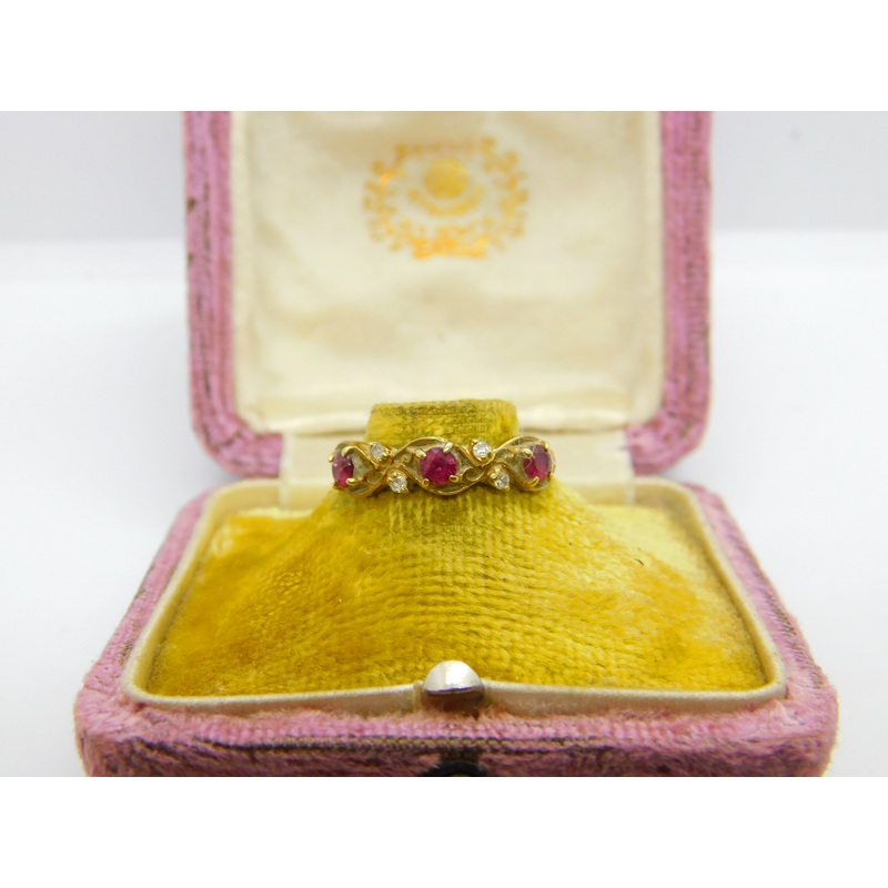 9ct Yellow Gold, Ruby & Diamond Set Nouveau Leaf Ring 1980 London Vintage
