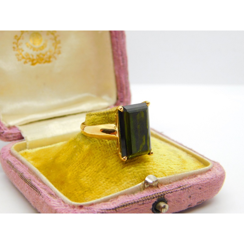 18ct Yellow Gold Baguette Cut Natural Green Tourmaline Cocktail Ring Vintage