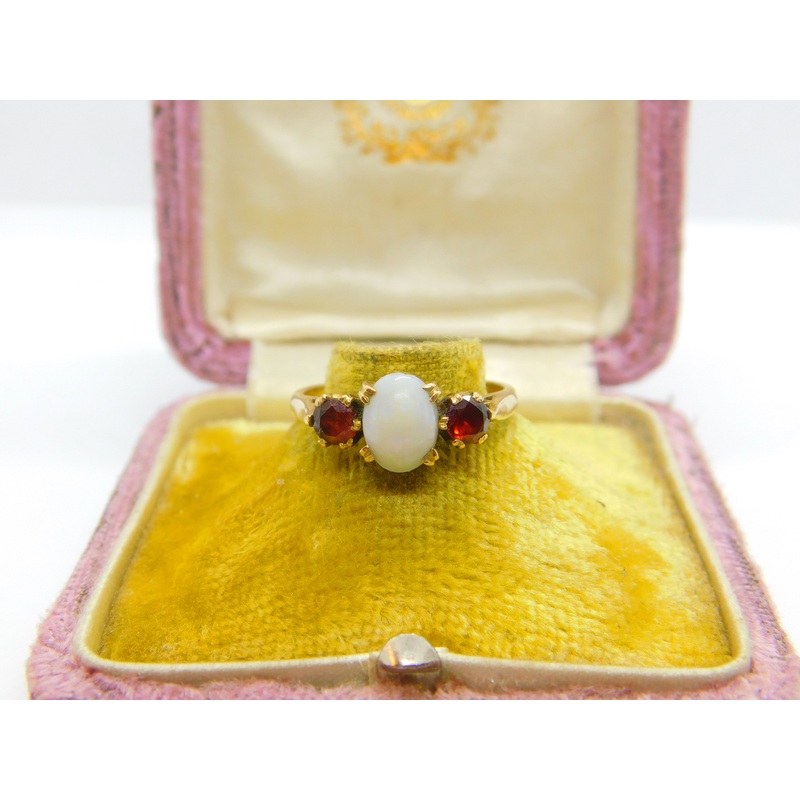 9ct Yellow Gold, Cabochon Opal & Garnet Set Band Ring Vintage 1963 Birmingham