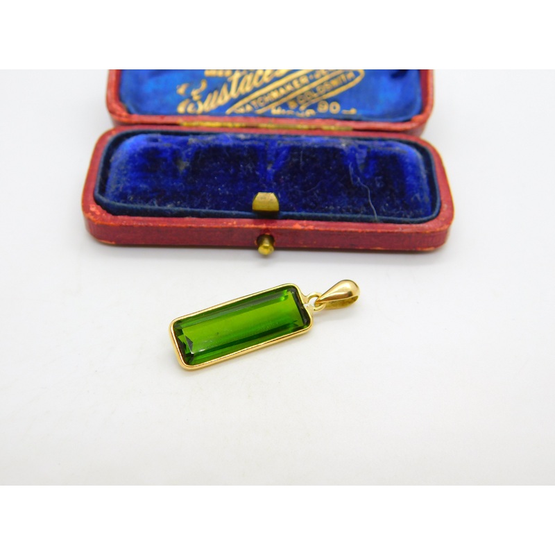 Baguette Cut Green Tourmaline in 18ct Yellow Gold Pendant Vintage c1980