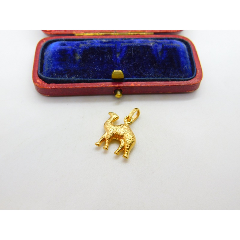 18ct Yellow Gold Standing Camel Charm or Pendant Vintage c1970