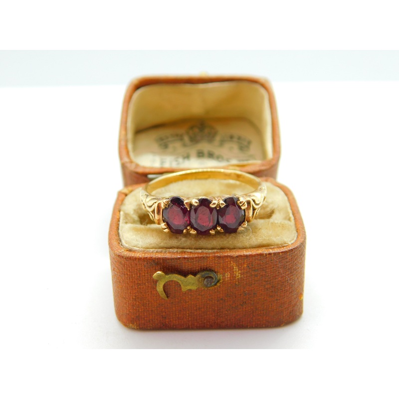 9ct Yellow Gold Almandine Garnet Set Threestone Band Ring Vintage c1980