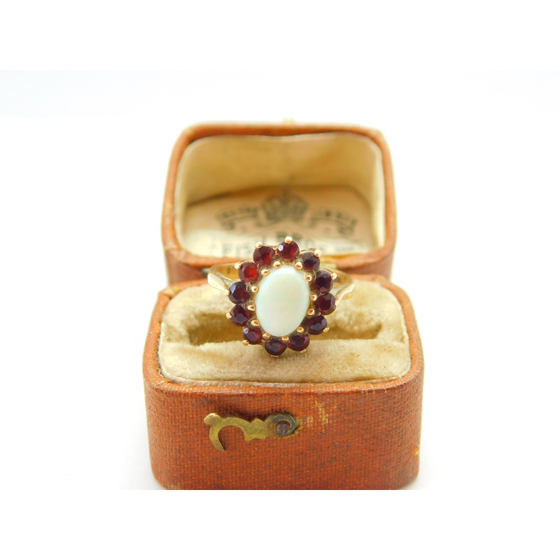 9ct Yellow Gold, Garnet & Cabochon Opal Floral Cluster Ring 1975 London