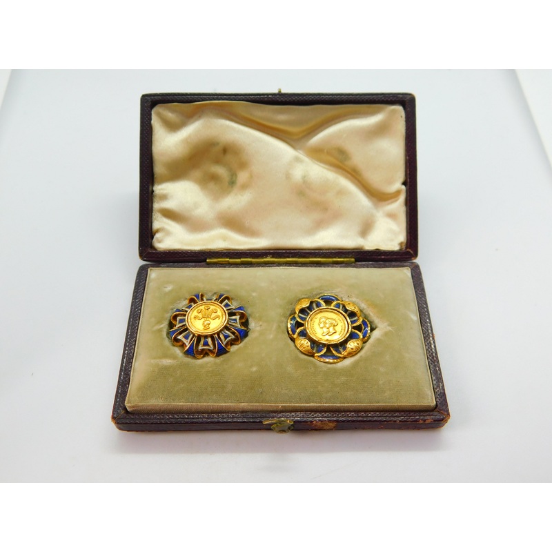Boxed Pair of 18ct & 22ct Gold & Enamel Commemorative Brooches 'Prince Albert Edward of Wales' Born 1841