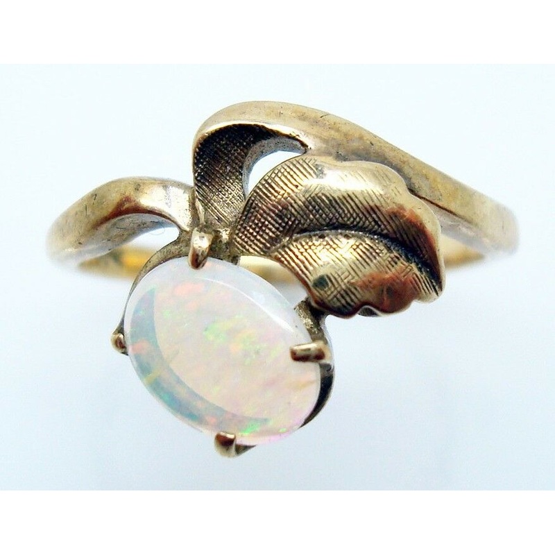 Exquisite 10k Gold Ring with An Oval Genuine Natural Opal (#J441)