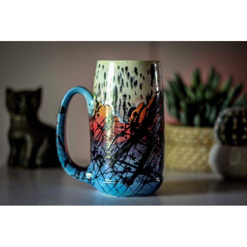 02-A Corona Flow Acorn Mug, 22 oz.
