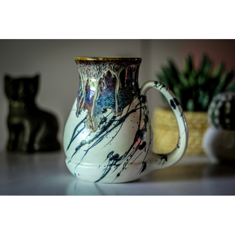 05-C New Wave/Corona Flow Barely Flared Acorn Mug, 22 oz.