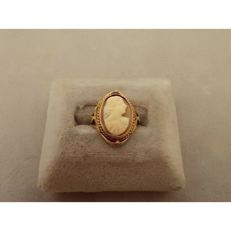 Victorian 10k Gold Shell Genuine Natural Cameo Ring w/Green Gold Accents (#J366)